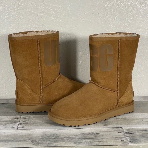 UGG Women's Classic Short Rubber Logo Cold-Weather Boots - Chestnut - Sz-6 .US - Picture 5 of 14